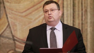 Цацаров не изключва по-тежки обвинения срещу нападателя на Доган