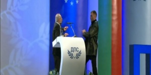 ЕК осъди опита за покушение над Доган