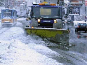 158 машини почистват София от снега