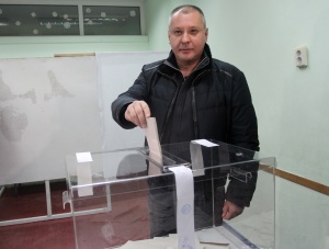 Станишев даде гласа си на „първия референдум, който не е спуснат отгоре“