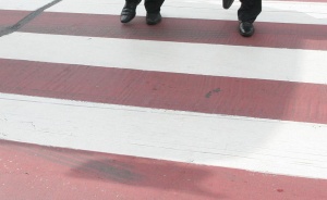 Автобус блъсна две момичета на пешеходна пътека в Шумен