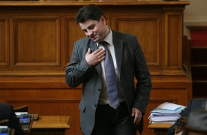Депутатите от ГЕРБ пренебрегнаха исканите оставки на Борисов и Цветанов