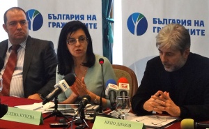 Кунева: Правителството трябва да брани розовото масло