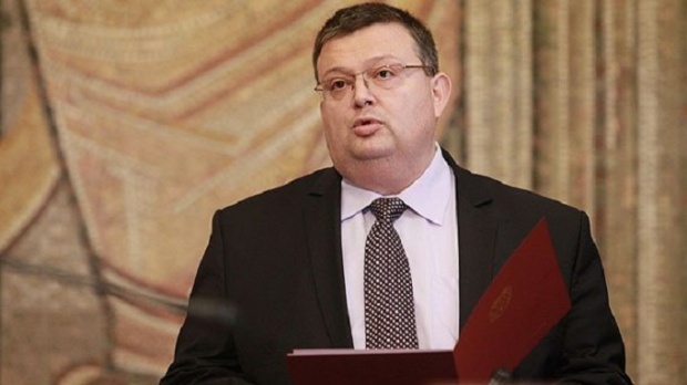 Цацаров не изключва по-тежки обвинения срещу нападателя на Доган