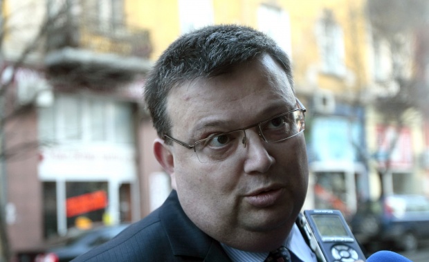 Цацаров критикува тезата на Борисов за „здравословния арест“