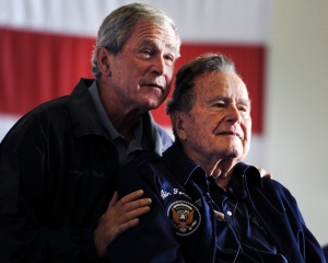 Хакнаха електронните пощи на семейство Буш