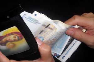 Предлагат минималната заплата да е между 35% и 55% от средната