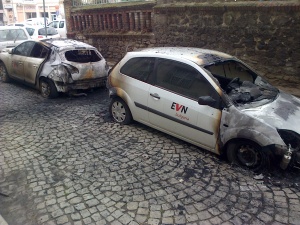 Маскирани запалиха две коли на EVN в Пловдив