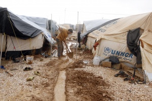 Сирийски бежанци атакуваха склад за помощи в лагер в Йордания