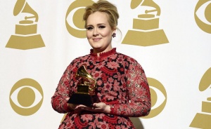 Адел пак грабна „Грами“