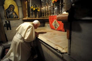 Мълния удари „Св. Петър“ в Рим, след като папата обяви оттеглянето си