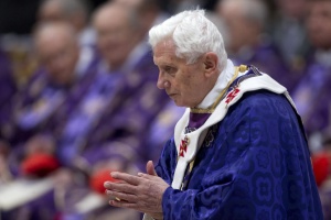 На меса в Рим папа Бенедикт XVI осъди „религиозното лицемерие"