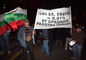 „Икономист“: Протести със снежни топки срещу цените на тока в България