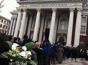 "Карандила" и хиляди почитатели изпратиха Тодор Колев в последния му път