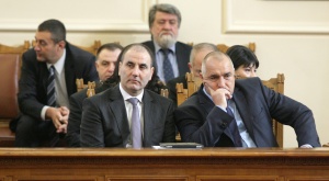 Парламентът ще гласува оставката на кабинета утре