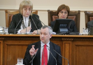 Пирински: Кой организира случващото се около Народното събрание?