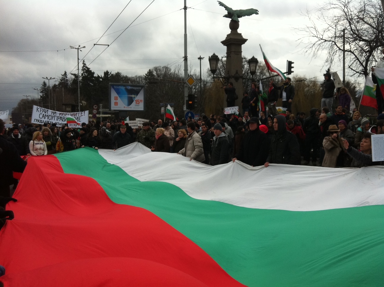 Десетки хиляди блокираха „Орлов мост" в София