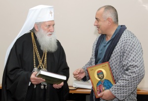 Дядо Неофит посети Борисов в болницата, подари му икона