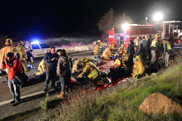 8 загинали и 27 ранени в автобусна катастрофа в Калифорния
