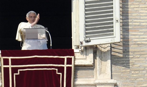 Папа Бенедикт XVI се оттегли за духовното си уединение