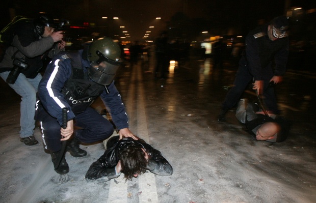 Пострадал протестиращ: Полицията действа с провокаторите