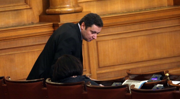 Яне Янев ще предложи изход от политическата криза