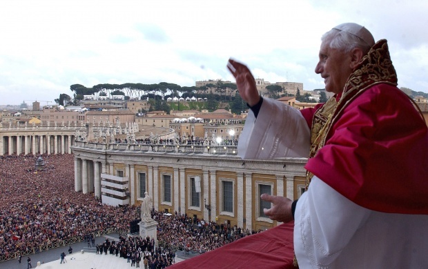 Папа Бенедикт ХVІ се оттегля днес