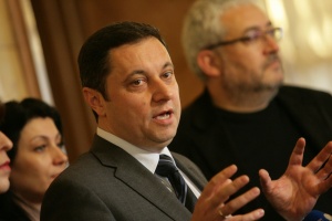 Яне Янев: Президентът присвоява права, които Конституцията не му е отредила