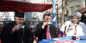 Поп, мюфтия и кмет пиха кафе-шекерлия за 3 март