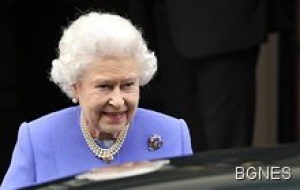 Британската кралица Елизабет II се възстановява в болница