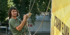 Пламен Горанов е носил плакат с надпис: „Оставка на Киро и целия Общински съвет“