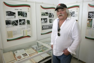 Боян Радев подари 10  ценни икони на НИМ