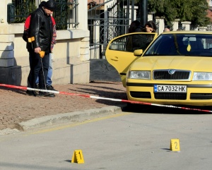 Разпитаха два пъти шофьора на отвлечената Лара