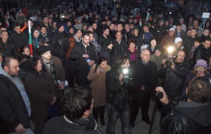 Протестиращи блокираха движението във Варна