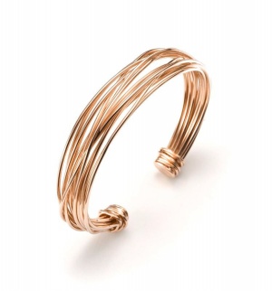 Ограбиха златарка със спрей