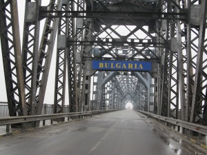 Румъния сваля тройно таксите на "Дунав мост"