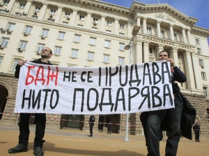 Протестиращи в София: Смъртта на БДЖ за народа е въже