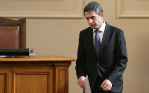 Внасяме служебен премиер от чужбина