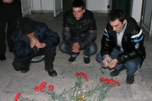 Поклонение пред самозапалилия се Венцислав Василев в Раднево