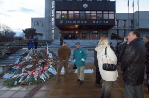 Протестиращи варненци продължават да искат оставки