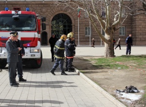 Самозапалилият се пред президентството е на апаратно дишане, не е в съзнание
