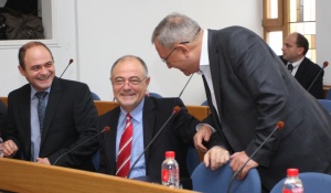 Общински съветници критикуват средствата за реклама