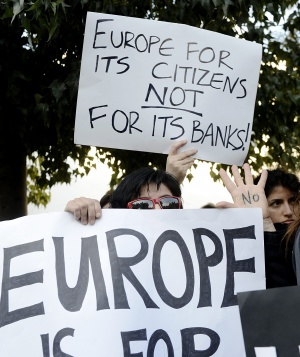 Банките в Кипър остават затворени до четвъртък, за да опазят депозитите