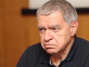 Михаил Константинов подава оставка