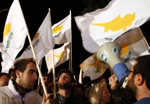 Ограничават тегленето от кипърските депозити до 10 000 евро на месец