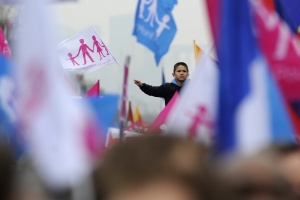 Французите протестират: Искаме работа, не гей сватби