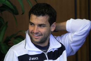 Гришо води Шарапова на море в България