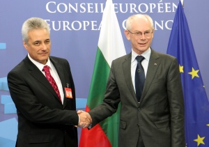 Райков: България минава по достоен начин през кризата
