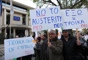 Банките в Кипър отварят врати, но при сериозни ограничения