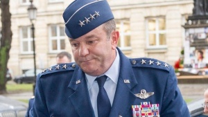 Генерал Брийдлав става върховен командващ на силите на НАТО в Европа